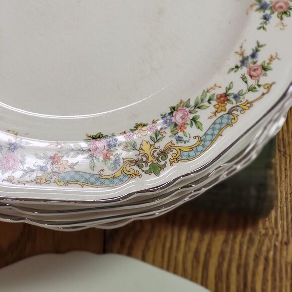 Vintage Crown Ivory Dinner plates, Fine China Floral Pattern - Sold Separately - Picture 6 of 10